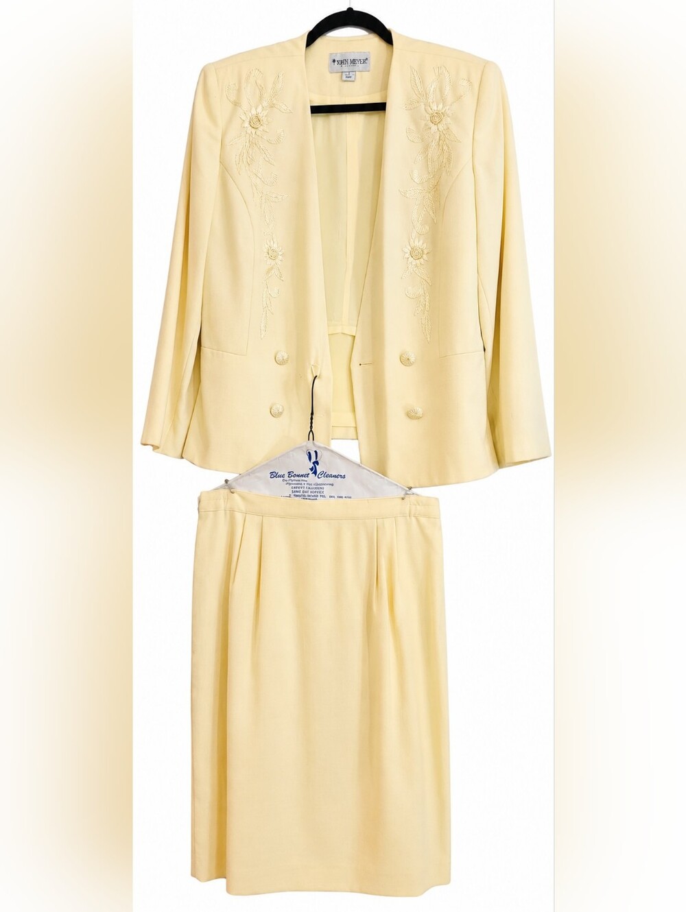 Vintage Two-Piece Cream Skirt Set with Embroidered Jacket. Size US12 .